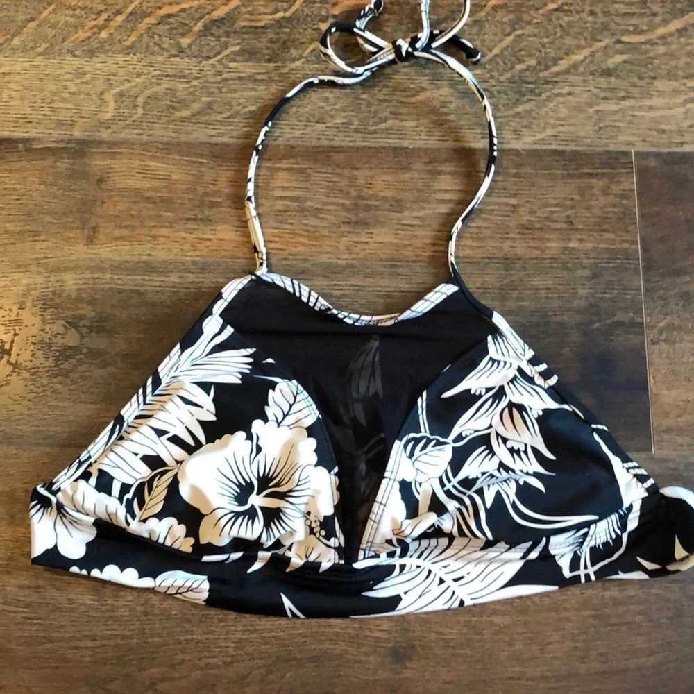Mossimo women’s Bathing suit swimsuit top small